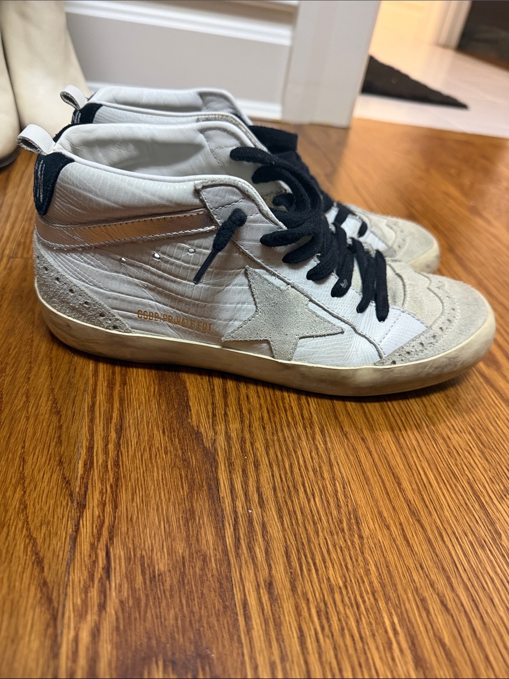 Golden Goose Mid star White & Beige High-Tops with Black Laces